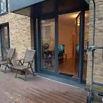Spacious 1 Bed Apartment With Workspace, Coffee & Free Secure Parking