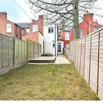 Free Parking Private 4 Bedroom Central House