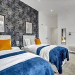 Oasis Suites