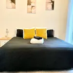 The Parkes A Stylish 3Br House, 5 Mins From Central Birmingham Close To The Edgbaston Stadium, The Hippodrome, Uob, Aston And Bcu, China Town, Kings Heath Bhx Airport And Much More