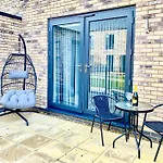 The Parkes A Stylish 3Br House, 5 Mins From Central Birmingham Close To The Edgbaston Stadium, The Hippodrome, Uob, Aston And Bcu, China Town, Kings Heath Bhx Airport And Much More