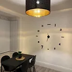 Cozy 3-Bedroom Home Perfect For Work & Leisure