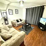 Casa Luxe 2 Bed City Centre Free Parking & Outdoor Patio
