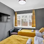 Charming 3-Bedroom House, Close To City Centre, Free Parking