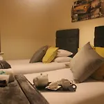 Staynec Moat House Birmingham - For Company, Contractor And Leisure Stays - Nec, Hs2, Jlr, Airport