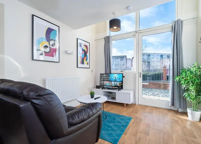 City Centre Apartment - Parkside Terrace - King Size Bed - Parking - Top Rated