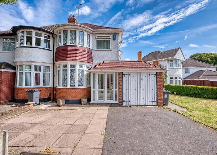 Xclusive Living Spacious 3 Bedroom House,Sleep 6, Free Wifi, Parking Close To Nec On Horrell Road