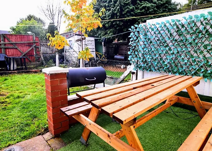The Chinatown Home - Private Garden, Netflix, Bbq & Bar