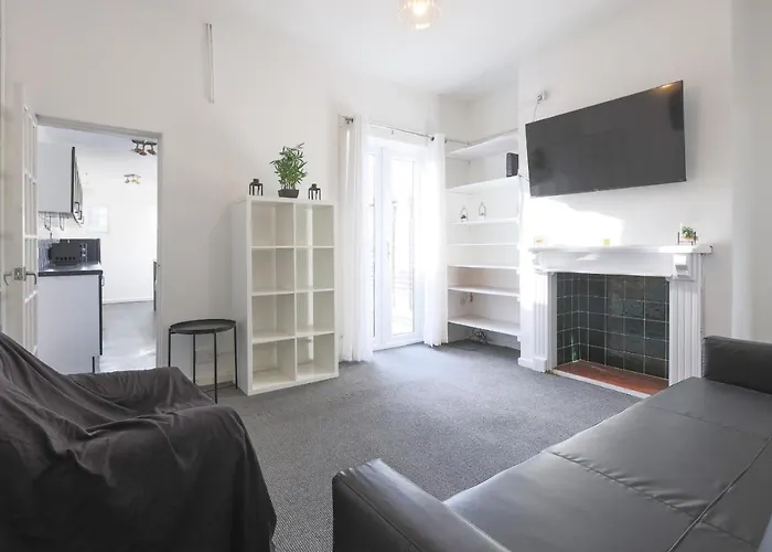 Cosy 3-Bed Property In Moseley Village Birmingham
