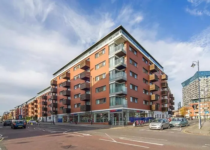 New Luxury City Centre Apartment By Azura Nights