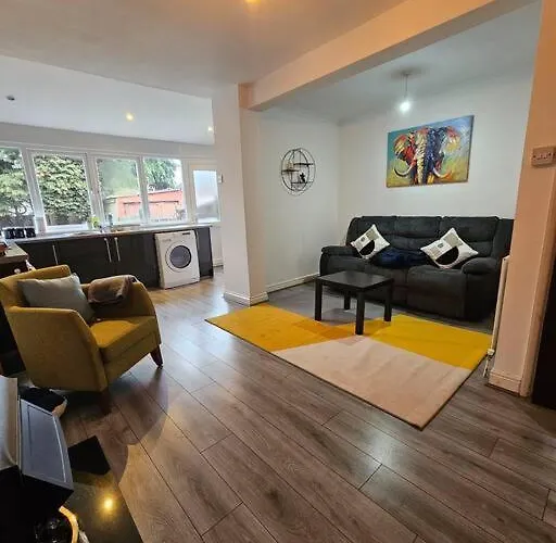 Swankyhome 4 Groups Near M5.