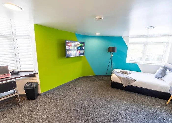 Cosy Spacious Studio Available