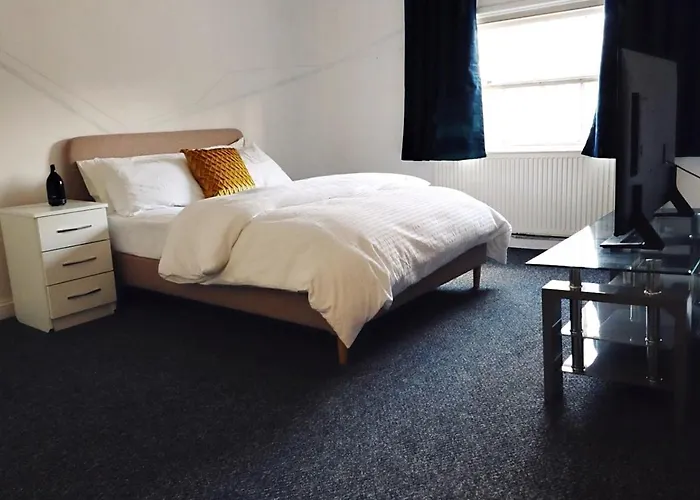 In The Heart Of Birmingham Luxury 3 Bedroom 2 Bed Apartment