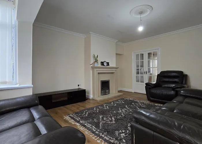 Entire Three Bedroom House In Birmingham