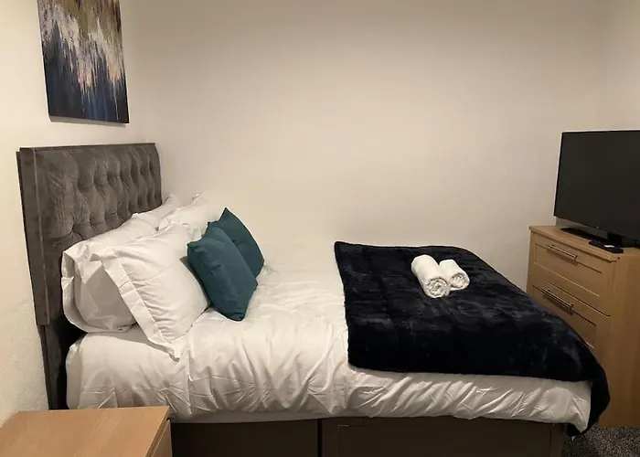 Contractor Dig, Pubs Nearby, Birmingham, M42 & M5 Links