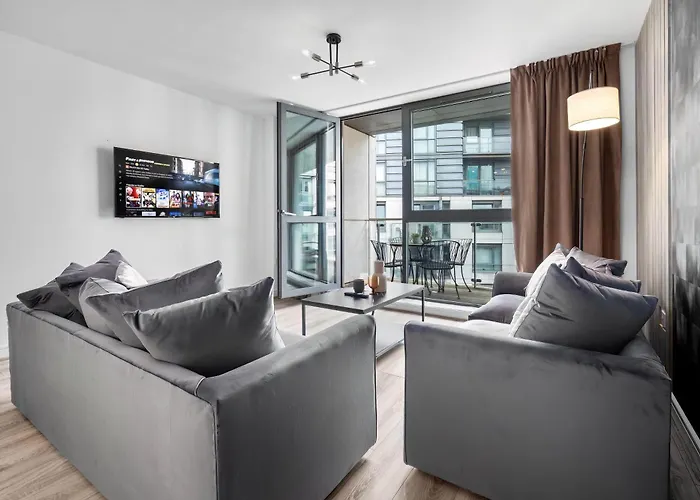 Luxury City Centre Apartment - 2 Bedroom - Balcony - Top Rated - 377P