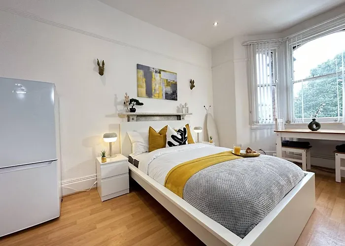 Bright And Airy Studio In Trendy Birmingham Locale