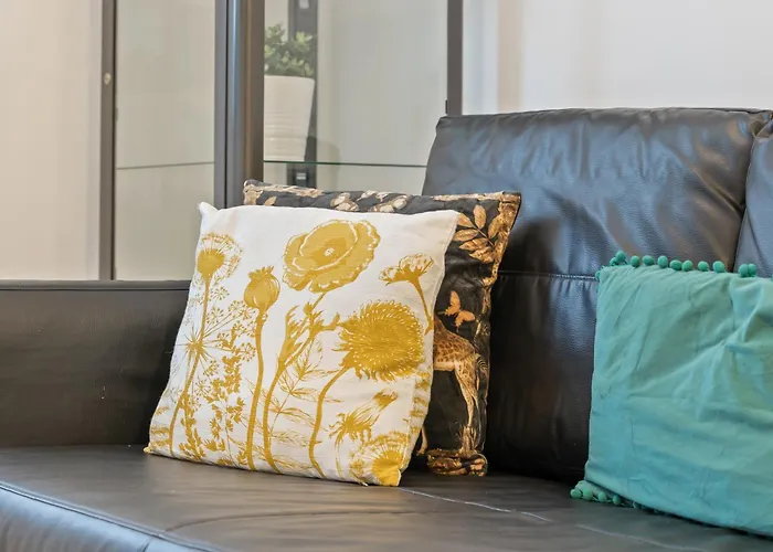Birmingham Luxury Suite - Fast Wifi + Netflix