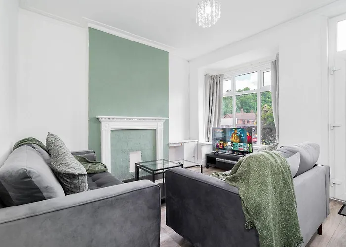 2 Bed House Families Contractors Free Parking