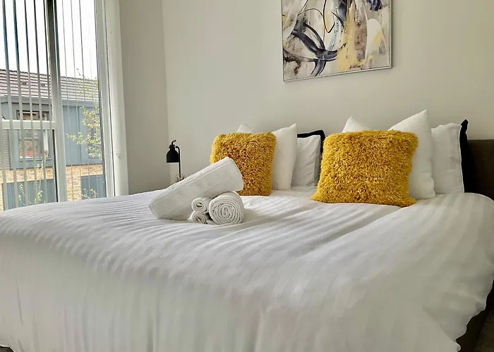 The Parkes A Stylish 3Br House, 5 Mins From Central Birmingham Close To The Edgbaston Stadium, The Hippodrome, Uob, Aston And Bcu, China Town, Kings Heath Bhx Airport And Much More