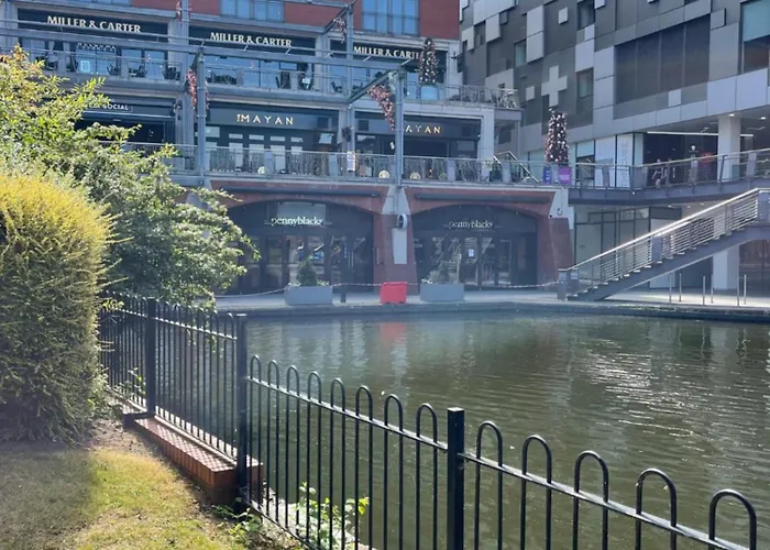 Birmingham Central Canal Side Living