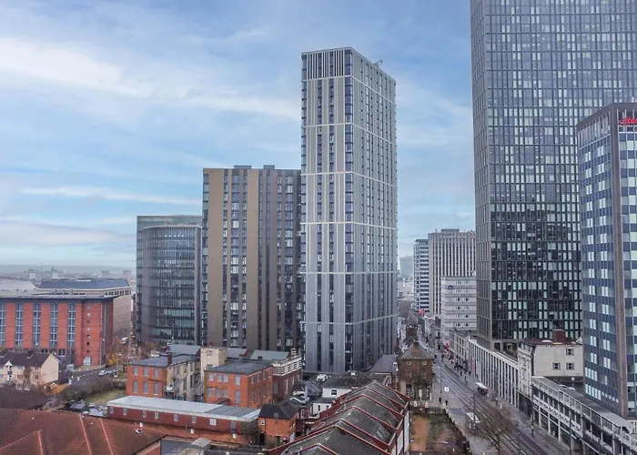 Luxury 2 Bedroom Apartment, On Broad Street!