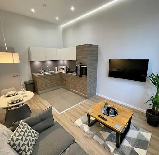 Luxury 1 Bedroom Bournville Apartment