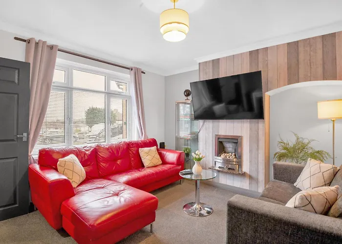 Charming 3-Bedroom House, Close To City Centre, Free Parking