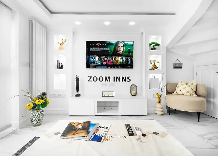 Spacious, Chic Townhouse With Parking & Garden