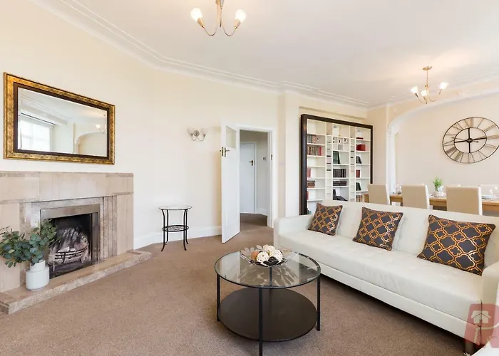 Norfolk House - Hagley Rd Birmingham - Large Sleeps 6-8