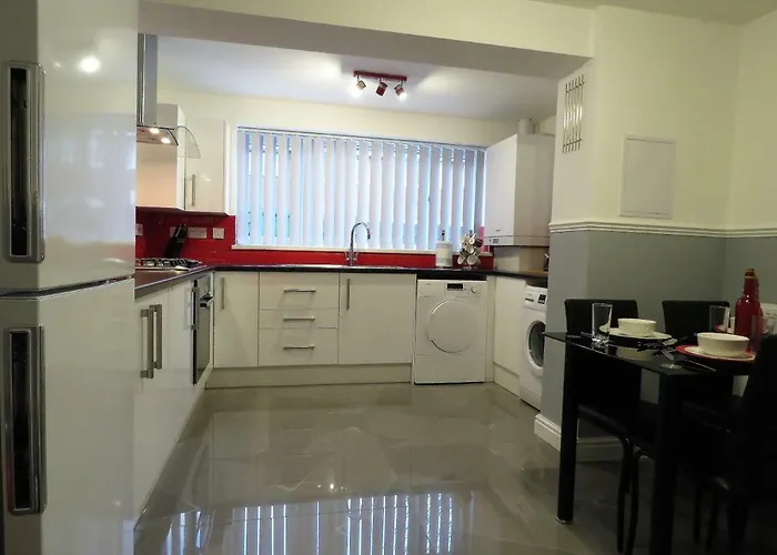 Staynec Moat House Birmingham - For Company, Contractor And Leisure Stays - Nec, Hs2, Jlr, Airport