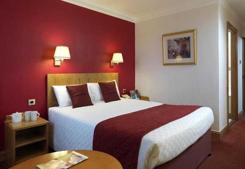 The Royal Angus Hotel 3*