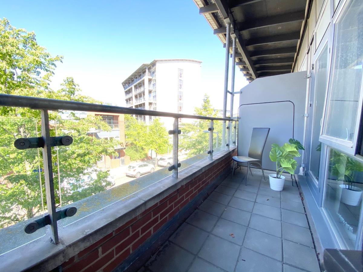Centre Townhouse - 3 Bedrooms - Garage - Parking - Rated Birmingham