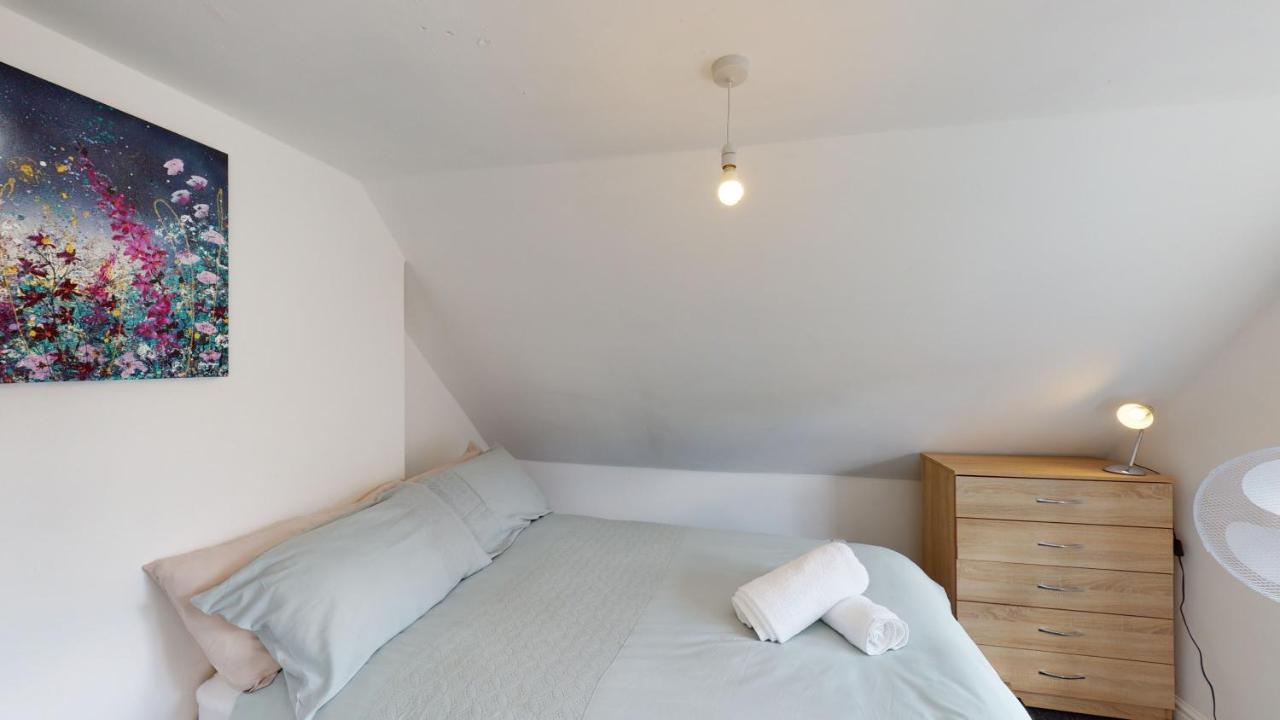 J Kyns 2 Bedrooms House With Two Double Beds Apartment