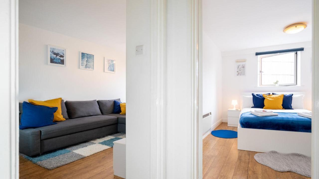 Contemporary 1-bed City-centre With Private Parking *