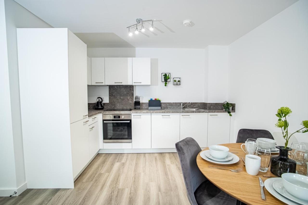 Smith House 1&2 Bed Apts Near Brindley Place, Canals, Bhm Arena, Broad St, Free Parking By Opulent Apartment
