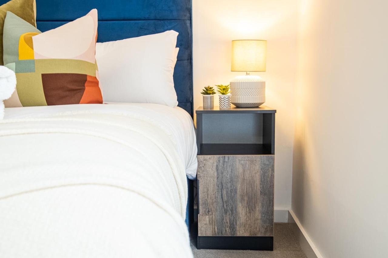 Smith House 1&2 Bed Apts Near Brindley Place, Canals, Bhm Arena, Broad St, Free Parking By Opulent Birmingham