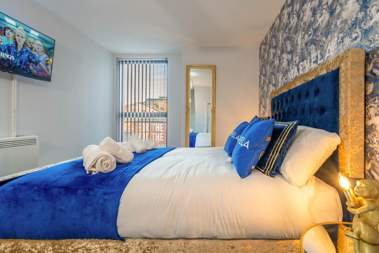 Apartment Maevela - Huge 7ft Emperor Luxury 2 Bed - With Parking - New Build - Centre, Digbeth - Rooftop Terrace - Ps4 & Smart Tv's *