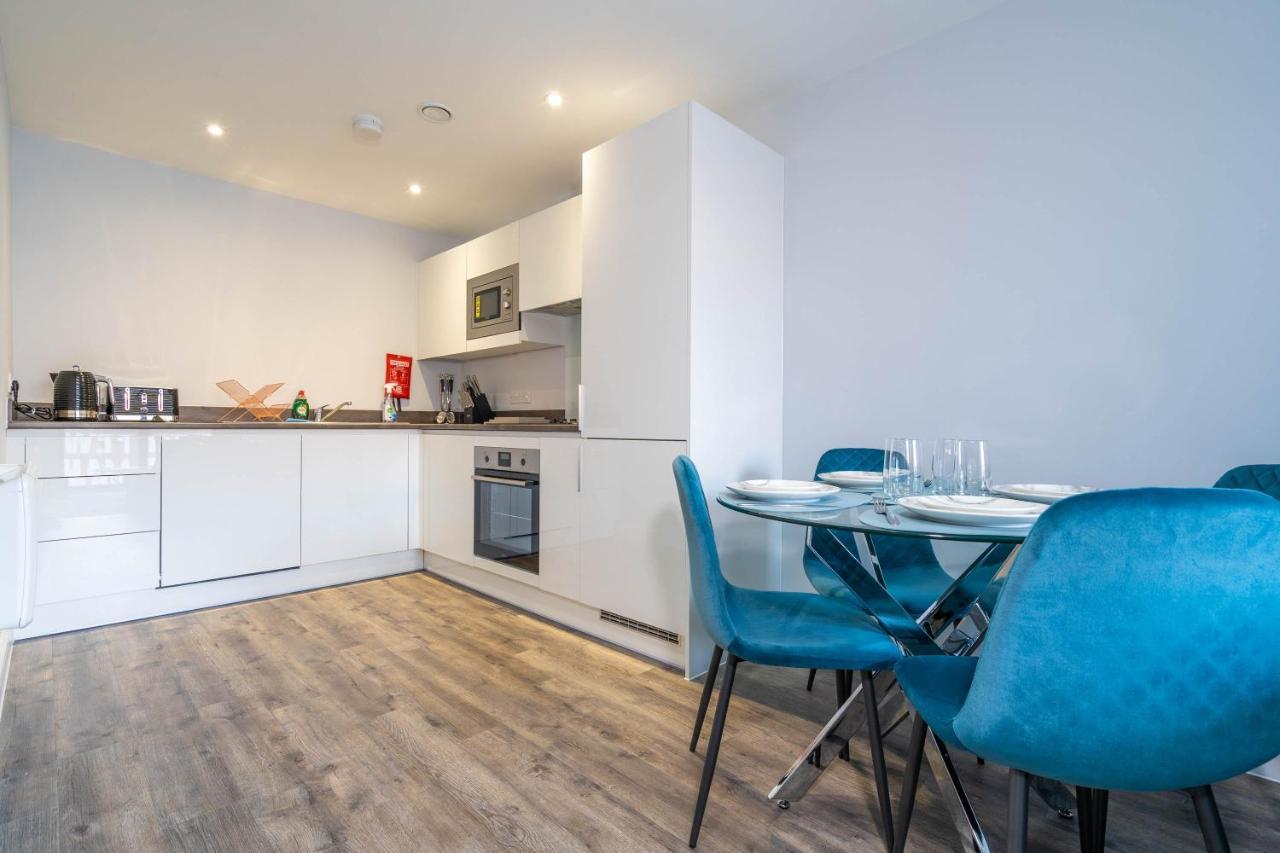 Maevela - Huge 7ft Emperor Luxury 2 Bed - With Parking - New Build - Centre, Digbeth - Rooftop Terrace - Ps4 & Smart Tv's Apartment