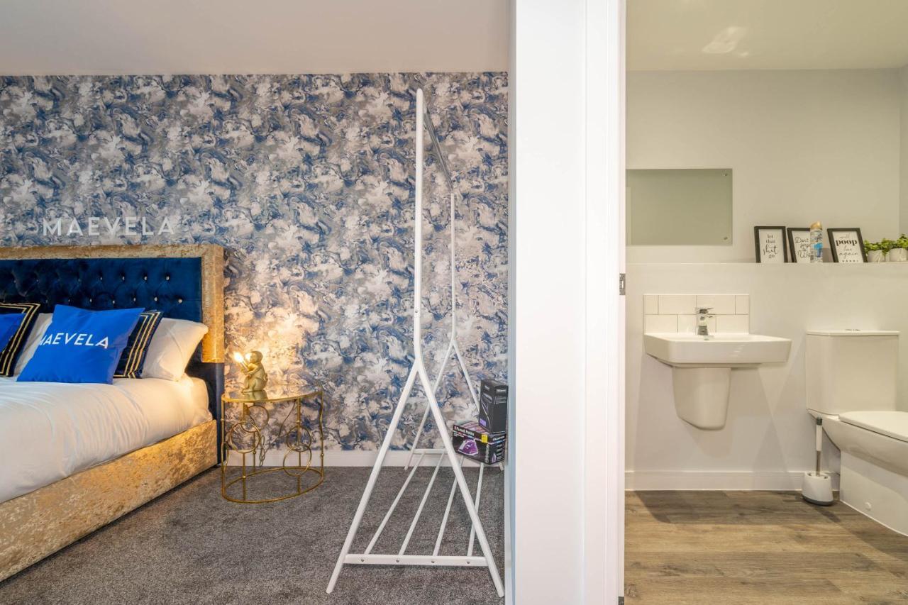Maevela - Huge 7ft Emperor Luxury 2 Bed - With Parking - New Build - Centre, Digbeth - Rooftop Terrace - Ps4 & Smart Tv's Apartment