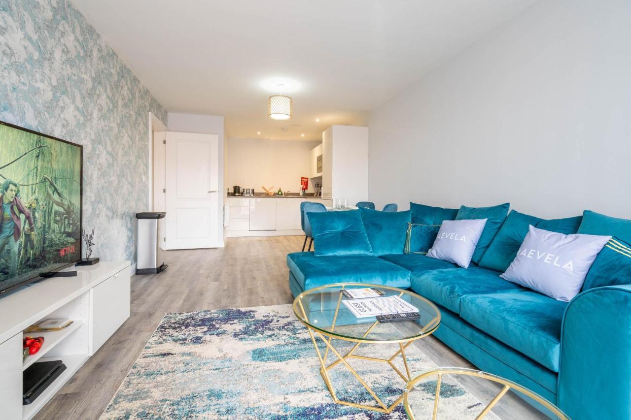 Maevela - Huge 7ft Emperor Luxury 2 Bed - With Parking - New Build - Centre, Digbeth - Rooftop Terrace - Ps4 & Smart Tv's Apartment Birmingham