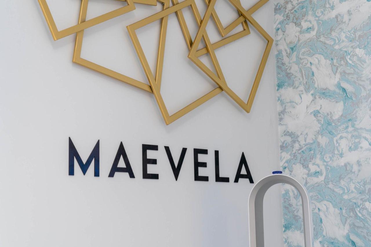 Maevela - Huge 7ft Emperor Luxury 2 Bed - With Parking - New Build - Centre, Digbeth - Rooftop Terrace - Ps4 & Smart Tv's