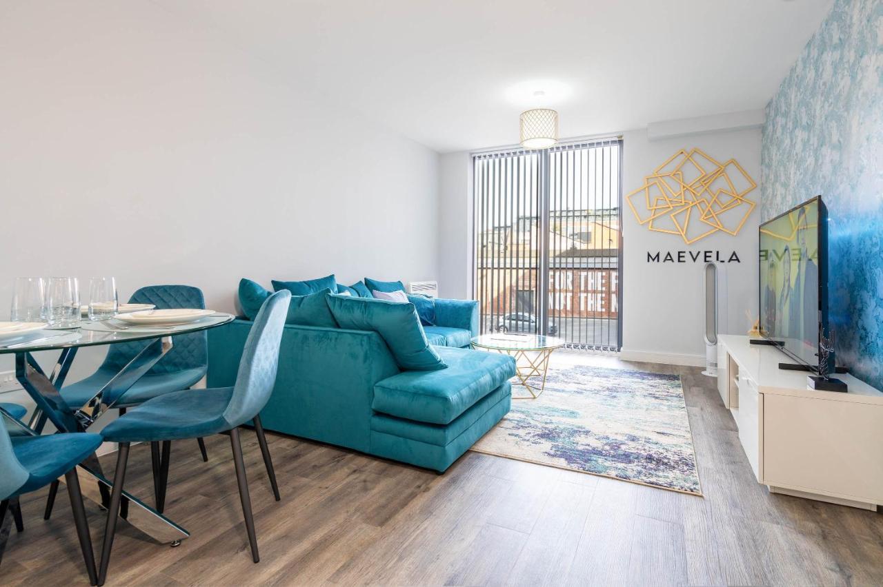 Apartment Maevela - Huge 7ft Emperor Luxury 2 Bed - With Parking - New Build - Centre, Digbeth - Rooftop Terrace - Ps4 & Smart Tv's