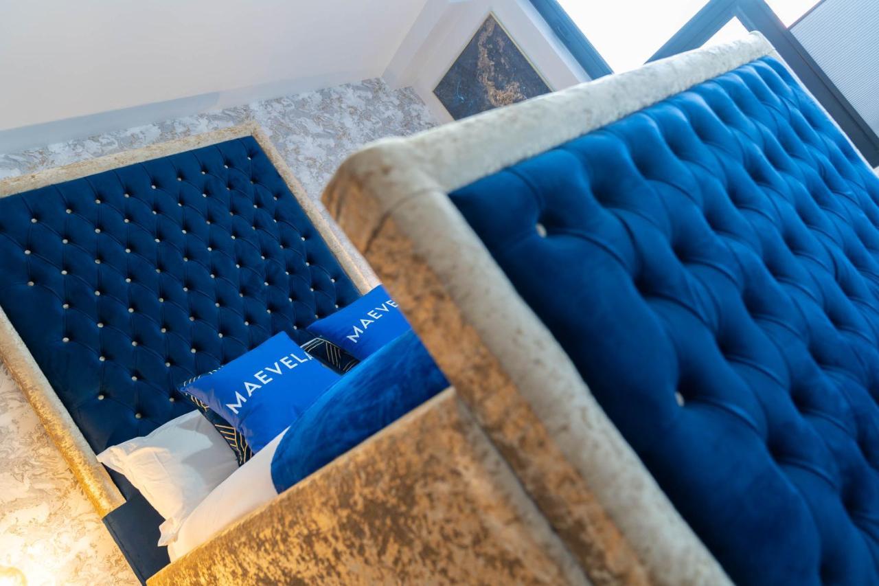 Maevela - Huge 7ft Emperor Luxury 2 Bed - With Parking - New Build - Centre, Digbeth - Rooftop Terrace - Ps4 & Smart Tv's Birmingham