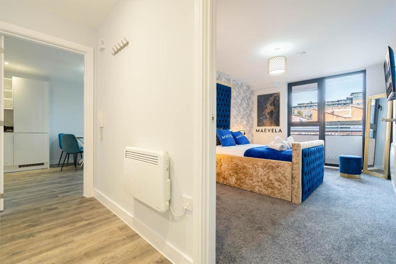 Apartment Maevela - Huge 7ft Emperor Luxury 2 Bed - With Parking - New Build - Centre, Digbeth - Rooftop Terrace - Ps4 & Smart Tv's *