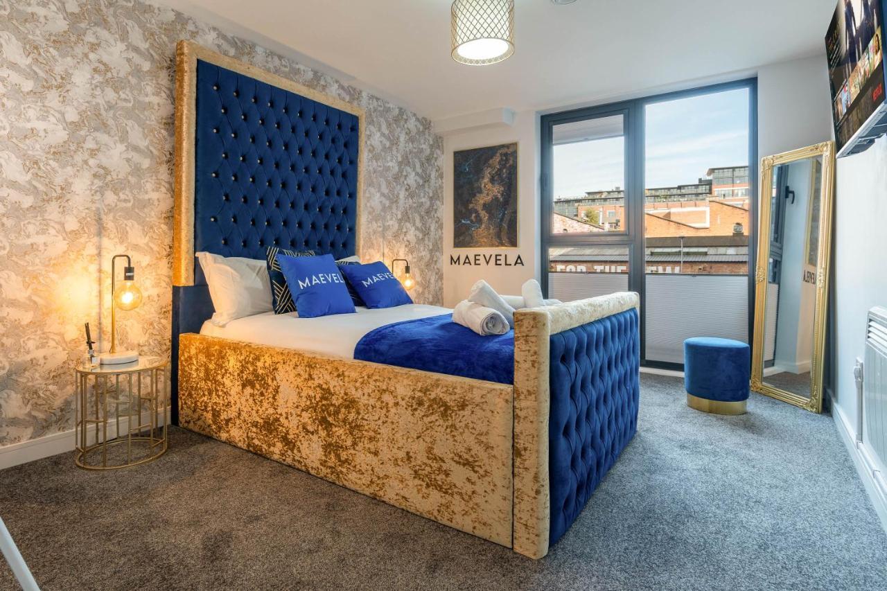 Maevela - Huge 7ft Emperor Luxury 2 Bed - With Parking - New Build - Centre, Digbeth - Rooftop Terrace - Ps4 & Smart Tv's *