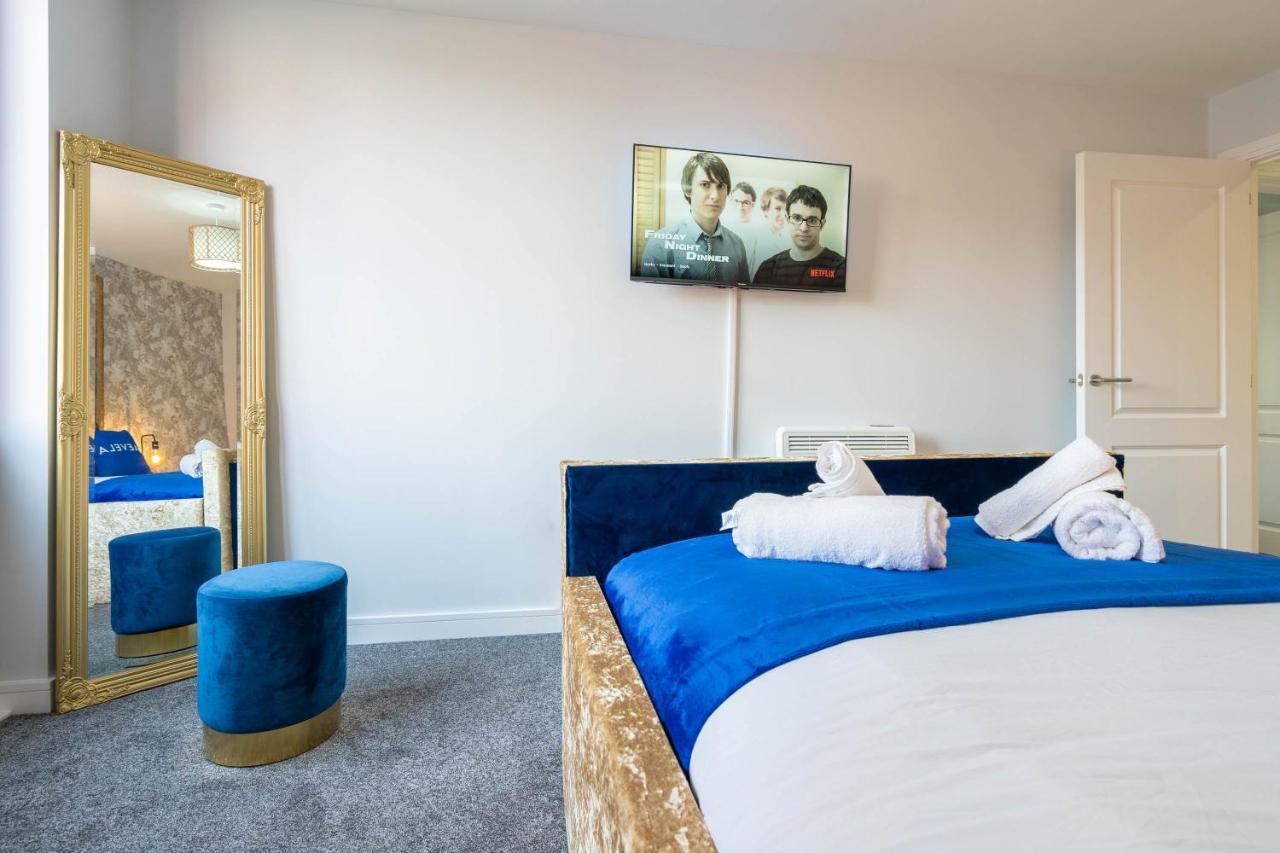 Maevela - Huge 7ft Emperor Luxury 2 Bed - With Parking - New Build - Centre, Digbeth - Rooftop Terrace - Ps4 & Smart Tv's Apartment Birmingham