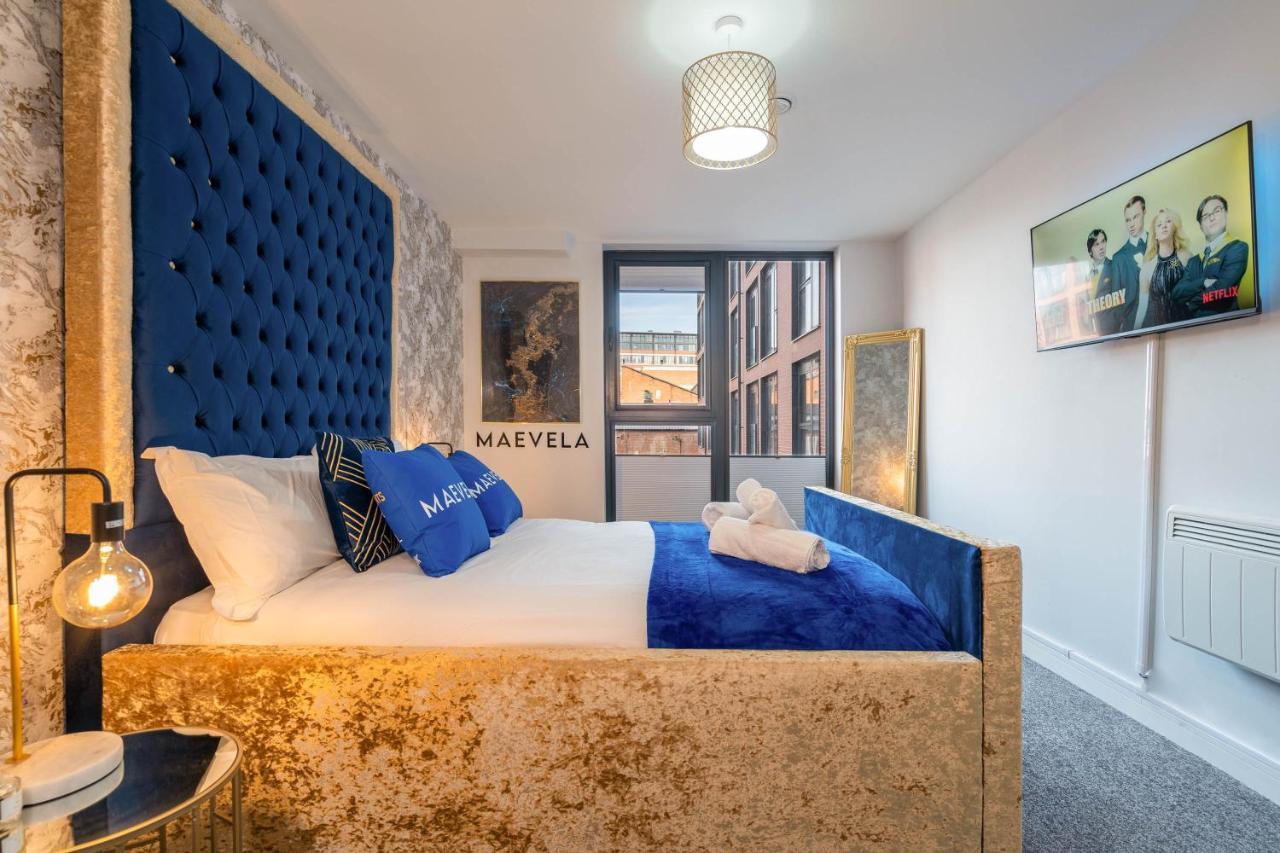 Maevela - Huge 7ft Emperor Luxury 2 Bed - With Parking - New Build - Centre, Digbeth - Rooftop Terrace - Ps4 & Smart Tv's * Birmingham