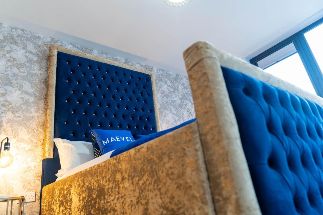 Apartment Maevela - Huge 7ft Emperor Luxury 2 Bed - With Parking - New Build - Centre, Digbeth - Rooftop Terrace - Ps4 & Smart Tv's Birmingham