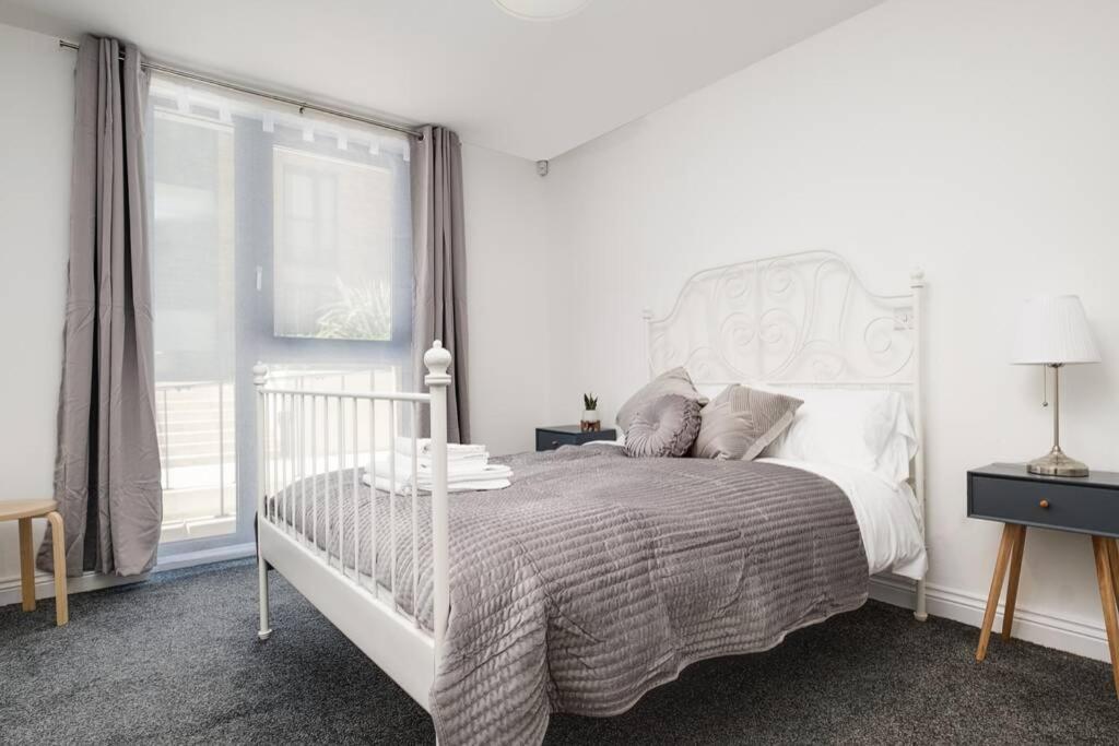 Luxury 2bed Spacious Apartment- Centre- Free Parking Apartment *